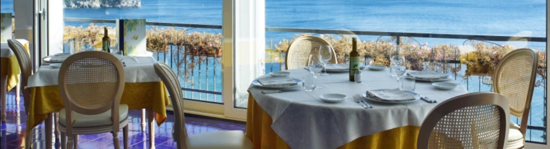 Restaurant with views on the Spotorno sea . Come and enjoy Ligurian specialities.